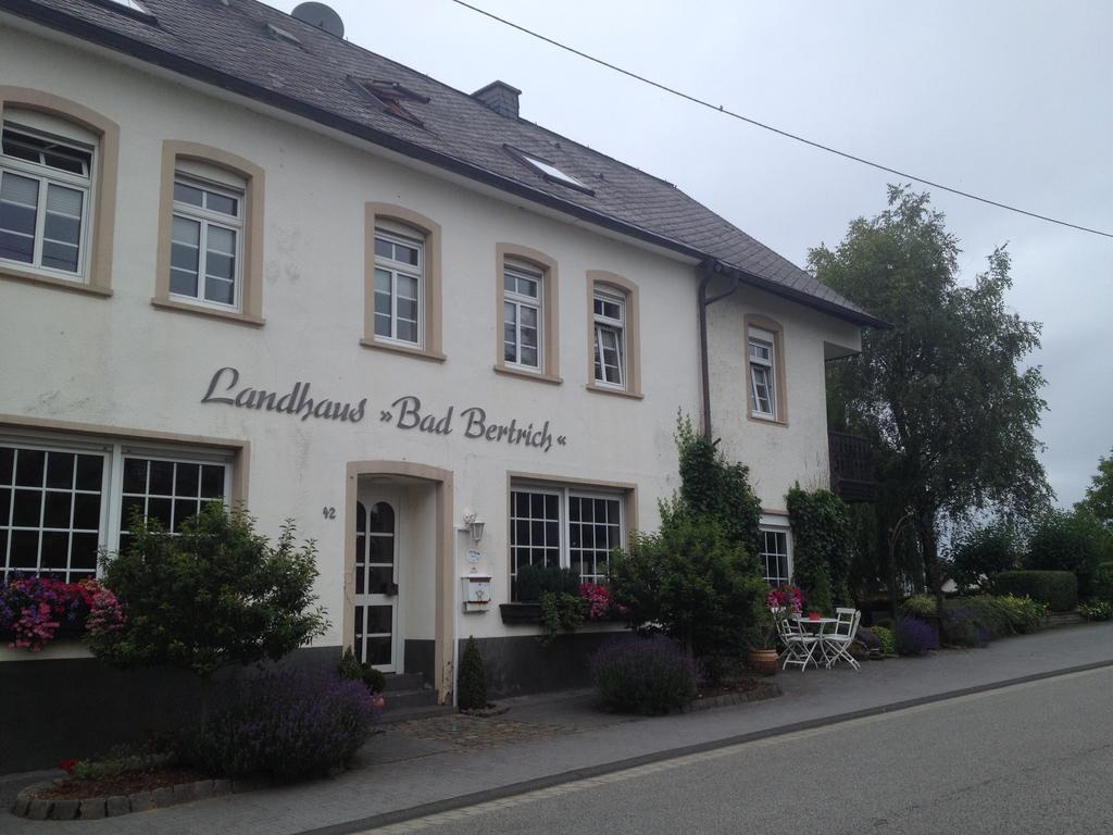 Landhaus บัดแบร์ทริช ภายนอก รูปภาพ