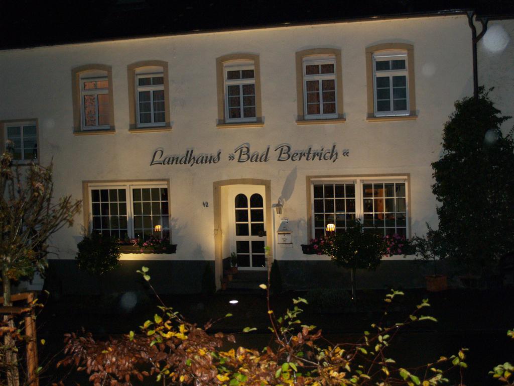 Landhaus บัดแบร์ทริช ภายนอก รูปภาพ